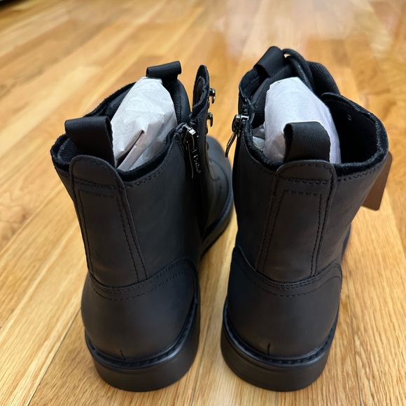 Black Boots with Lace-up Style, Sturdy Rubber Sole & warm lining - Picture 3 of 7